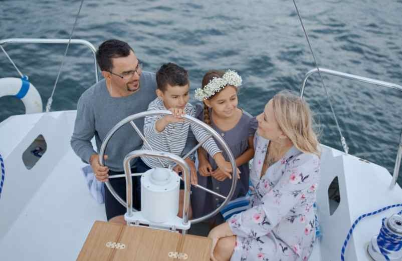 Partir en famille à l'aventure sur l'eau avec un club de voile 1clic1planet