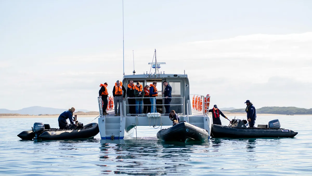 Les avantages d’un catamaran de petit groupe — Un catamaran accueillant moins de vingt passagers offre plusieurs atouts pratiques. L’espace commun est plus convivial, les débarquements et les rotations avec les zodiacs sont plus rapides, et l’équipage peut personnaliser davantage l’expérience.