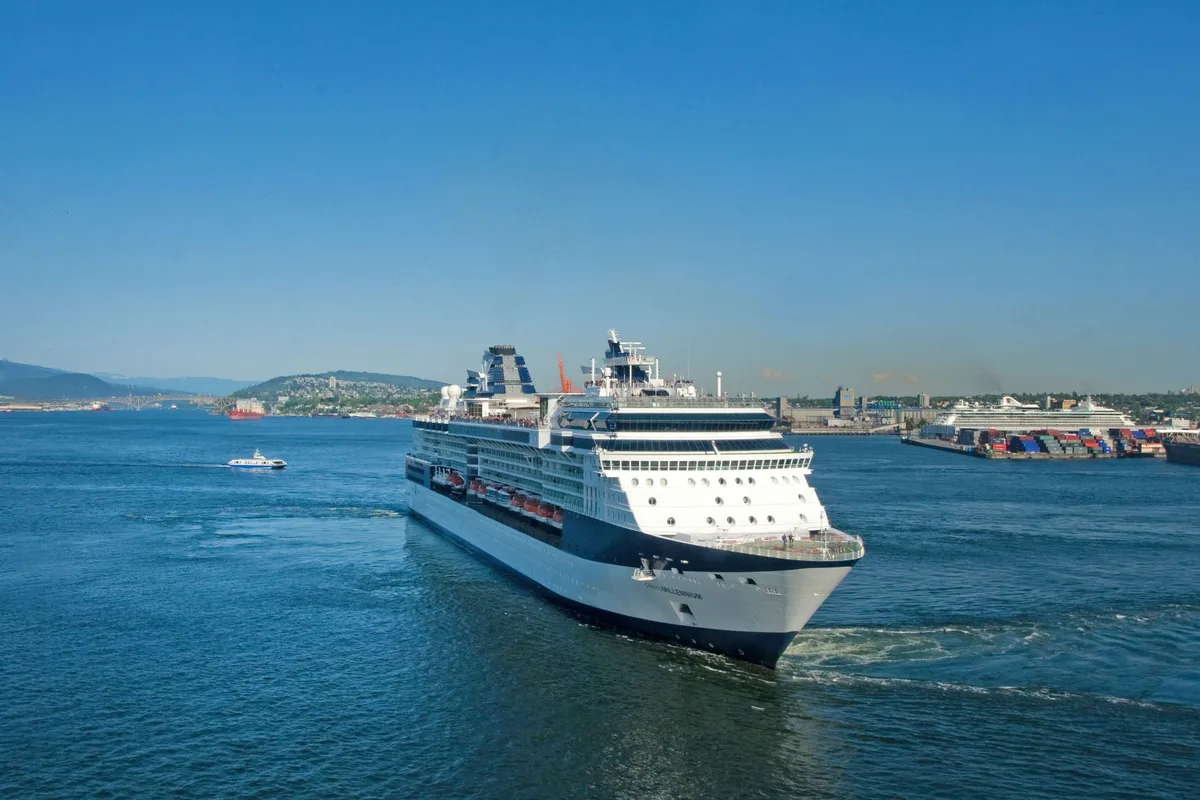 Couverture d'assurance croisière avec détails des garanties et franchises