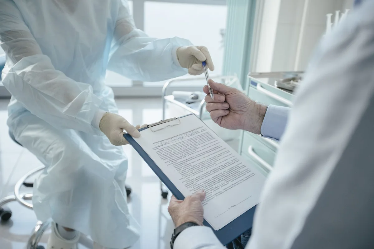 Documents d'assurance montrant les plafonds de couverture médicale et d'évacuation