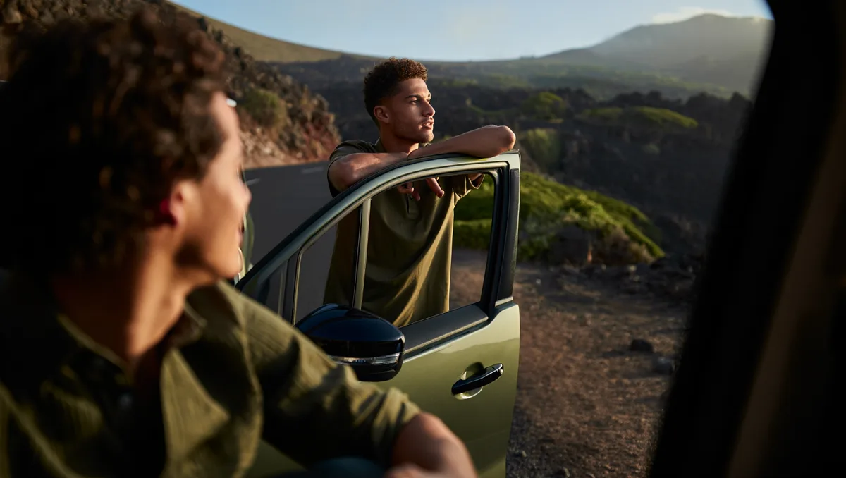 Faut-il louer une voiture à Tenerife ? — La réponse dépend surtout de vos projets. Pour explorer les paysages intérieurs, accéder aux miradors et rayonner librement entre le nord et le sud de l’île, une voiture reste l’option la plus confortable.