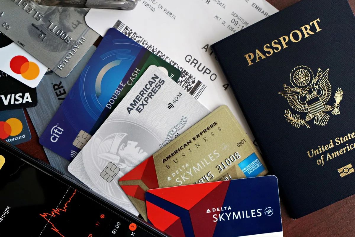 Carte de fidélité et miles accumulés pour obtenir des surclassements en business.