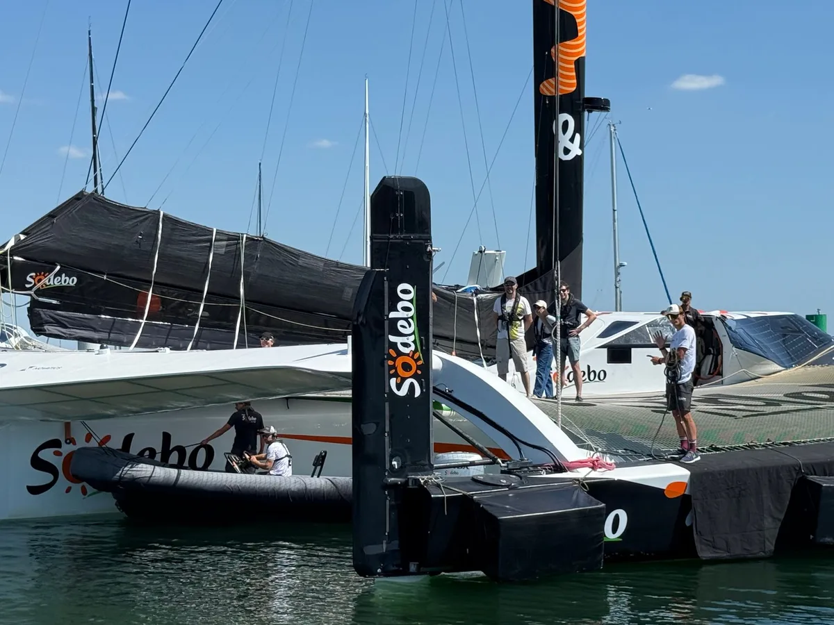 Catamaran avec espaces extérieurs spacieux et stabilité en mer
