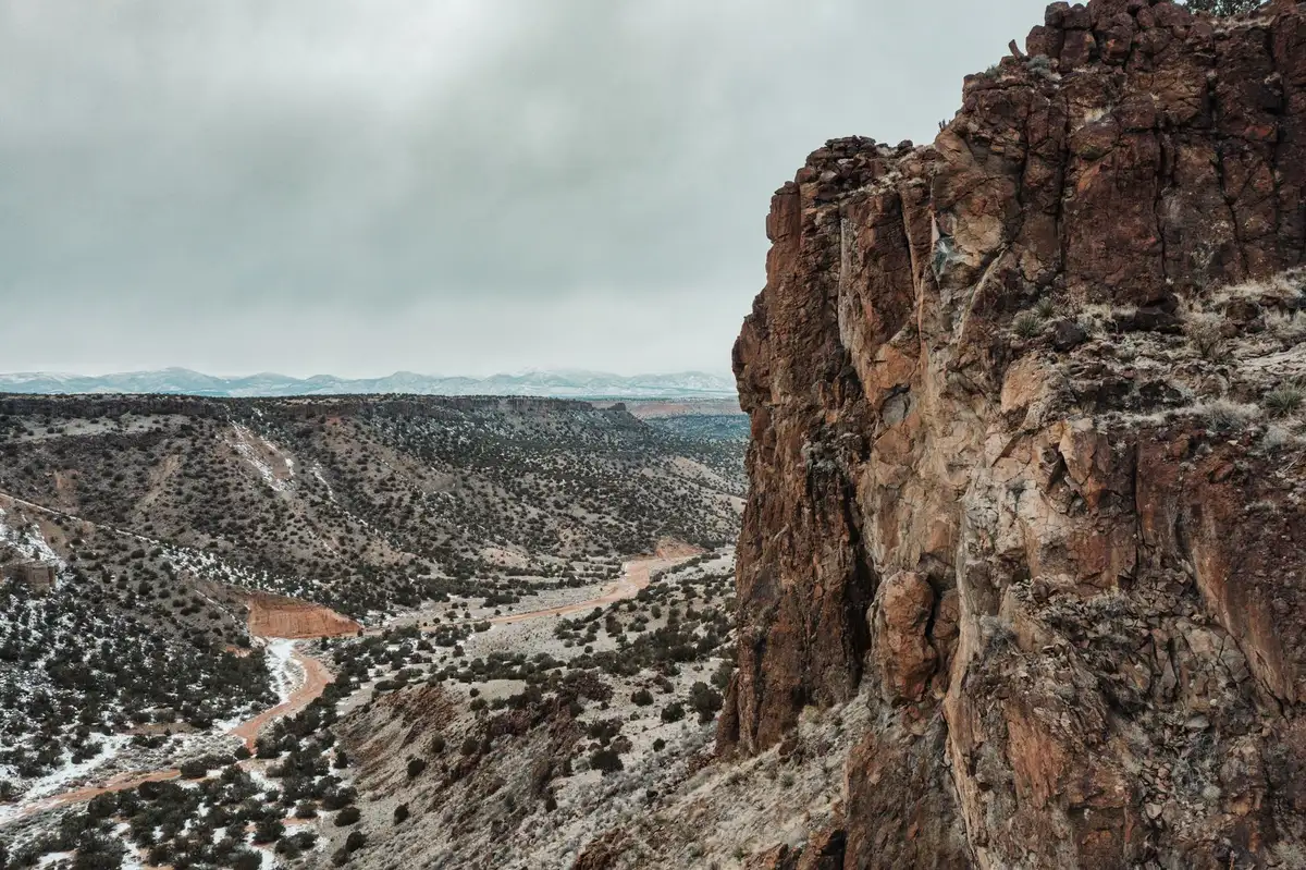 Paysage montagneux désertique du Nouveau-Mexique idéal pour la randonnée