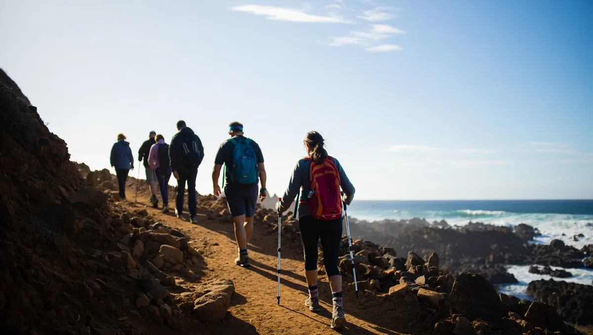Benijo vers la Cruz del Draguillo (PR‑TF6.3) — Cette randonnée, repérée pour ses vues sur la côte et la plage de Benijo, s'étend sur environ 6 km aller‑retour et demande environ 2h30 pour être parcourue. Elle offre des panoramas marins saisissants