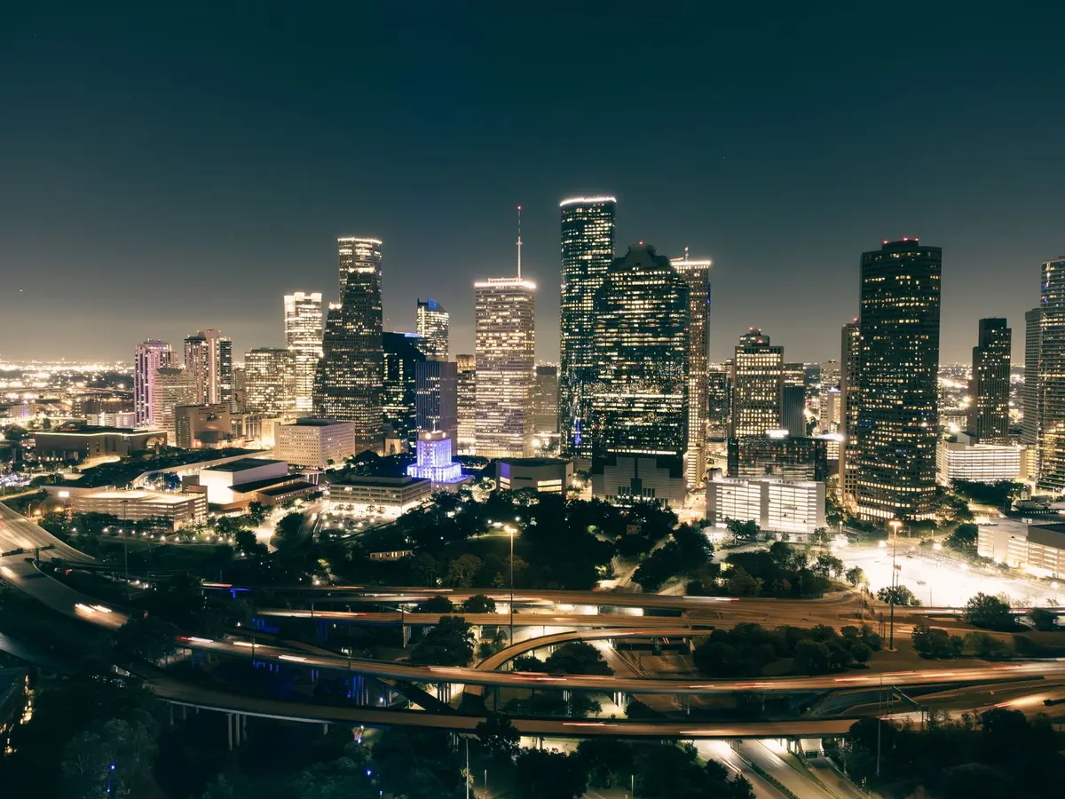 Vue aérienne du centre-ville de Houston avec ses gratte-ciel et ses quartiers distincts