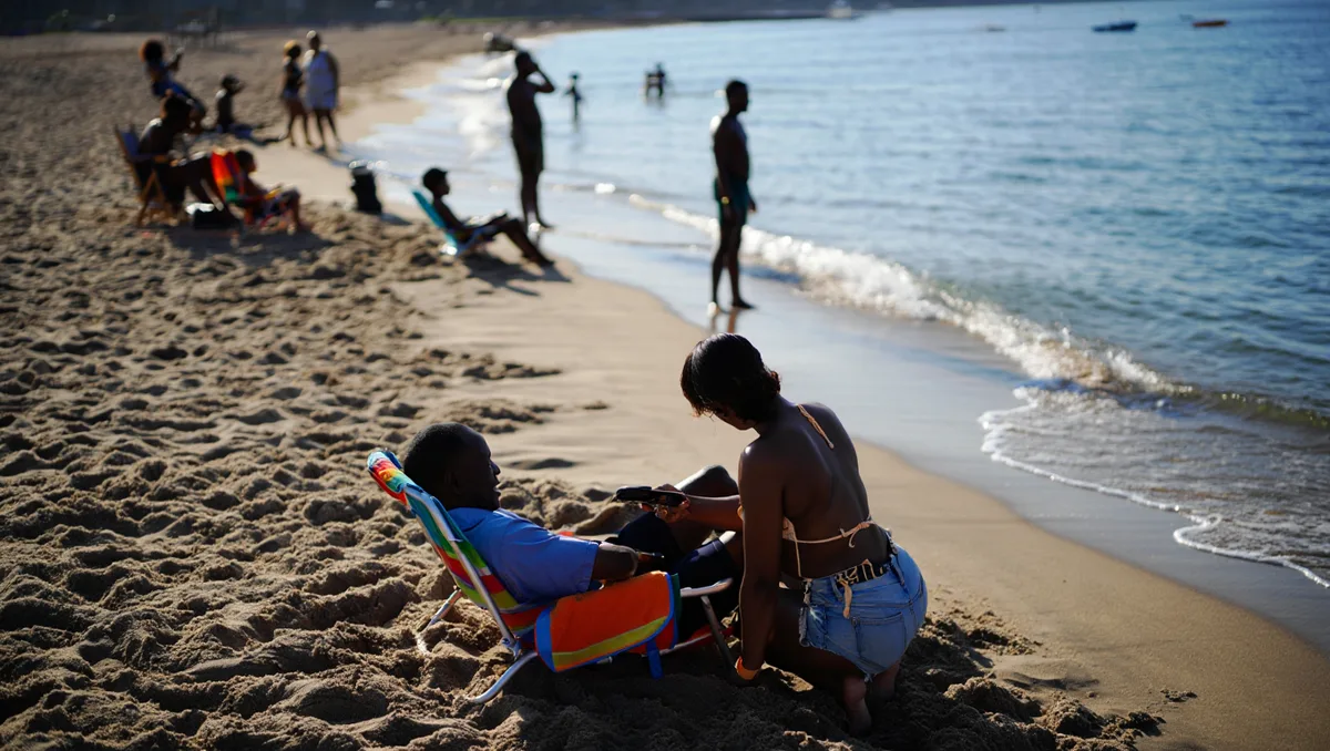 Quelle période offre le meilleur ensoleillement pour la plage et la plongée ? — La période la plus recommandée pour les activités nautiques et les journées ensoleillées s’étend généralement de mai à octobre. Ces mois correspondent à la période la moins