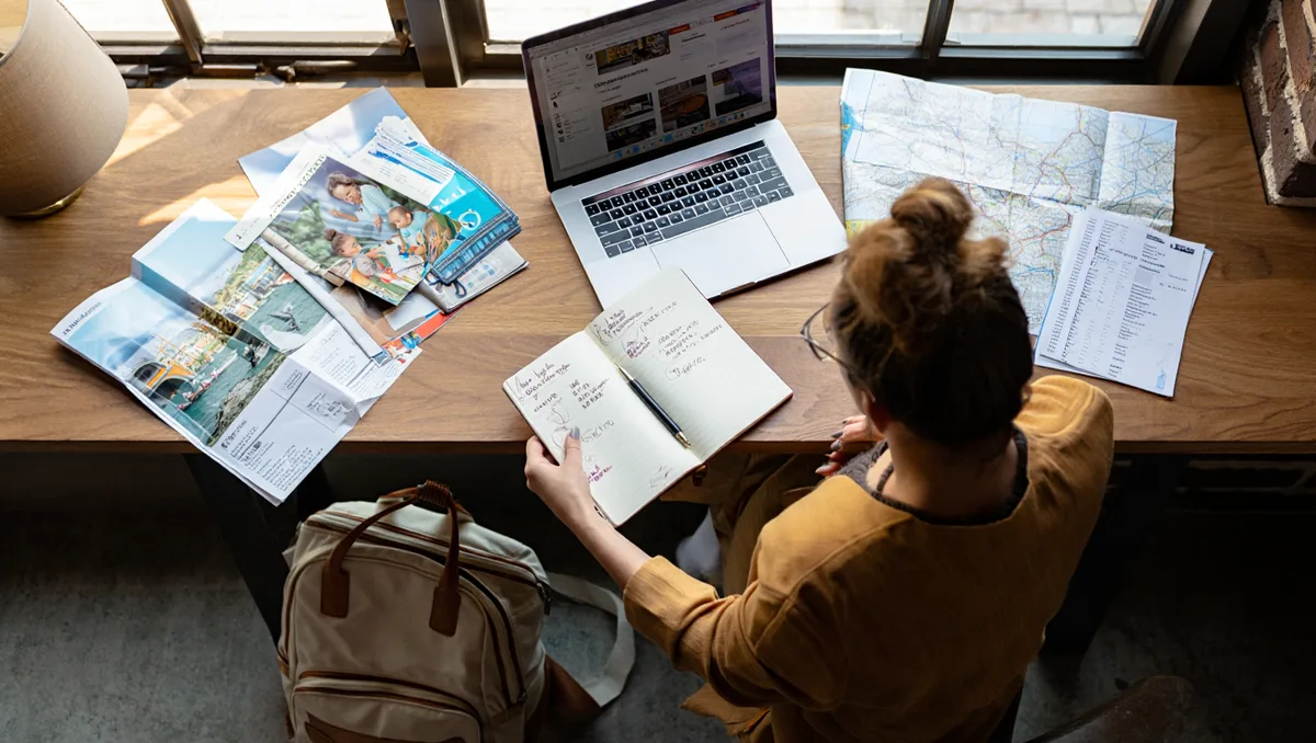 Par où commencer pour estimer vos dépenses ? — Avant toute réservation, identifiez trois éléments clés : vos dates précises, le type d’hébergement souhaité et le niveau d’activités payantes que vous prévoyez. Ces choix expliquent l’essentiel des écarts de prix entre