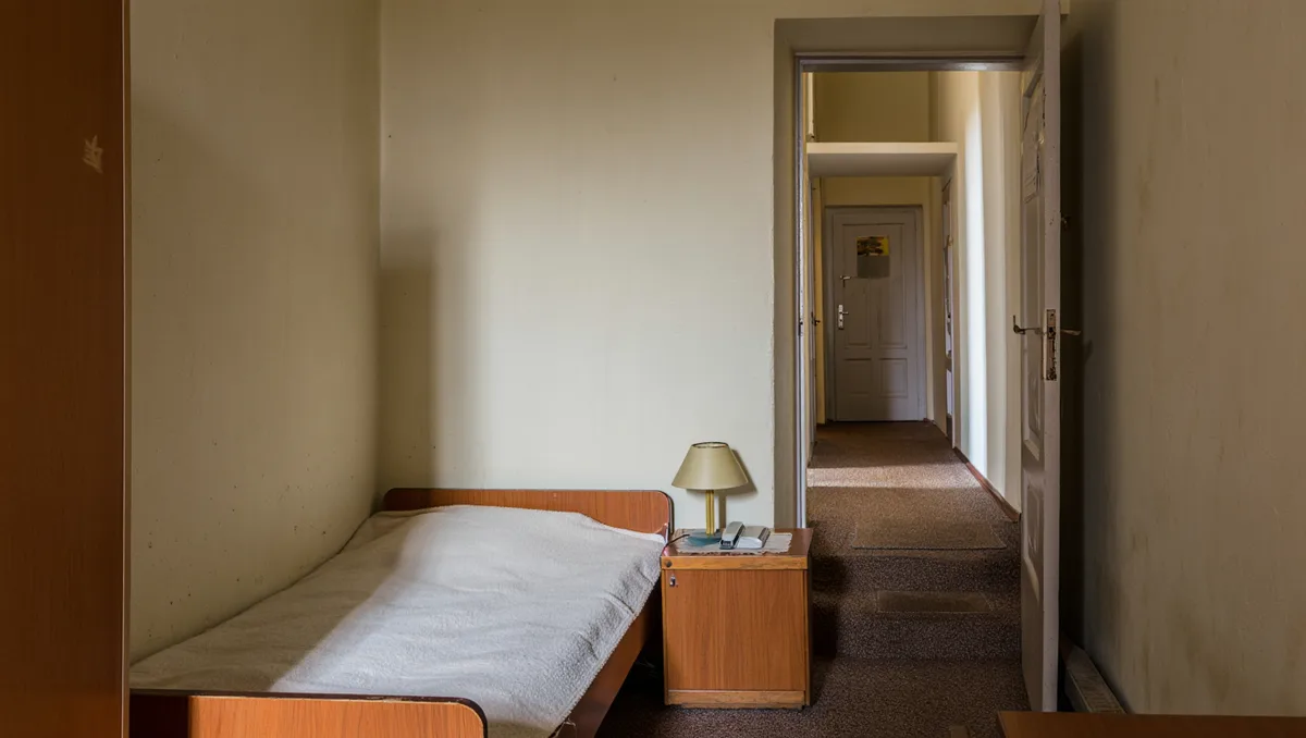 Types d’hébergement et prix indicatifs — Pour se faire une idée rapide, on retrouve des tarifs nocturnes observés couramment : auberges de jeunesse autour de 40 € à 80 € , hôtels économiques 120 € à 200 € , établissements milieu