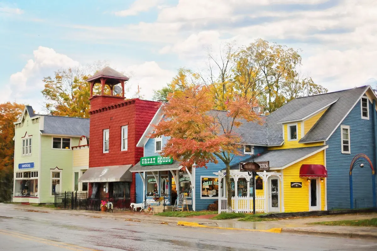 Petit commerce local dans une zone rurale périphérique, représentant les petites entreprises affectées par la concentrat