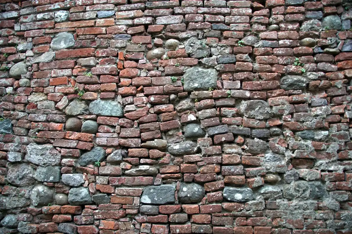 Détail de murs en pierre taillée assemblés sans mortier, technique de construction préhispanique