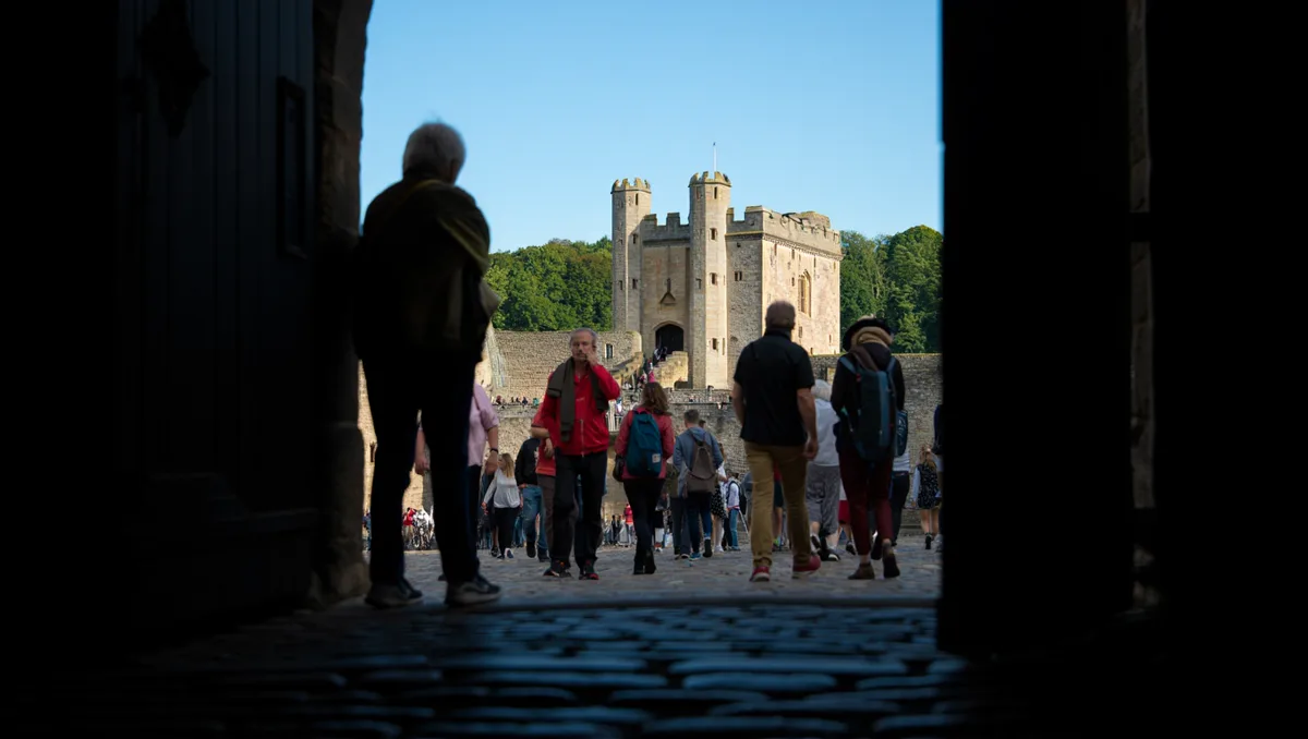 Quels châteaux conviennent pour une demi-journée près de Paris ? — Si vous disposez de quelques heures seulement, privilégiez des destinations faciles d’accès et avec peu de temps de transfert entre la gare et le monument. Trois exemples qui fonctionnent bien