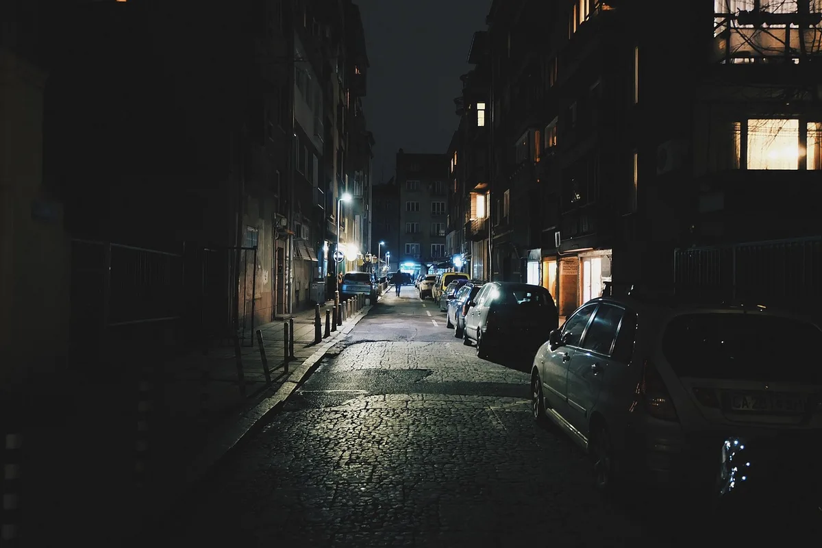 Photographie d'une voiture de location montrant l'état extérieur et l'habitacle