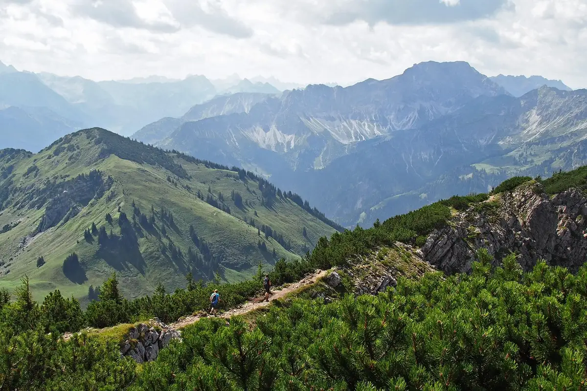 Balisage et départ du sentier vers Xyloskalo dans les gorges de Samaria