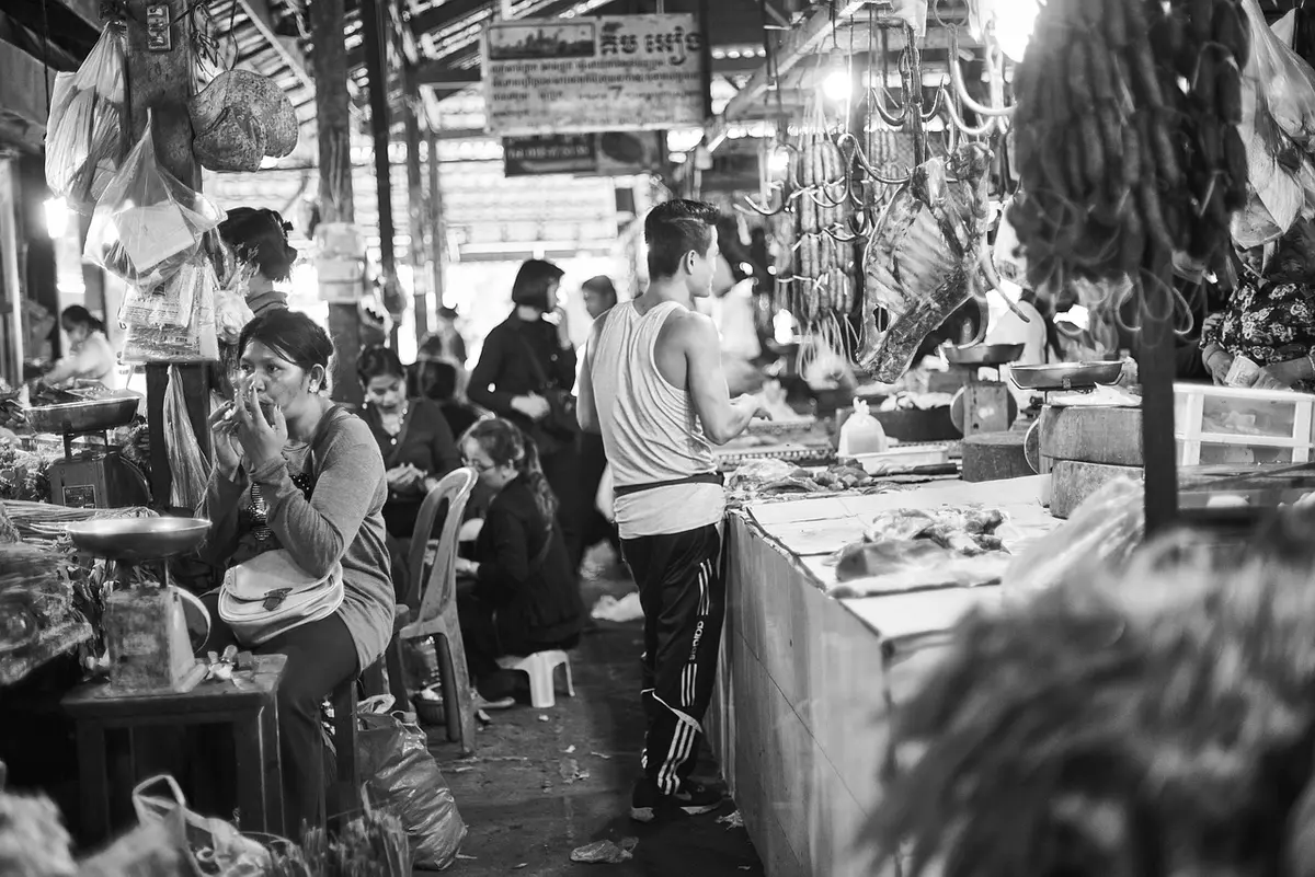 Marché de quartier dans une petite ville du nord de la Thaïlande