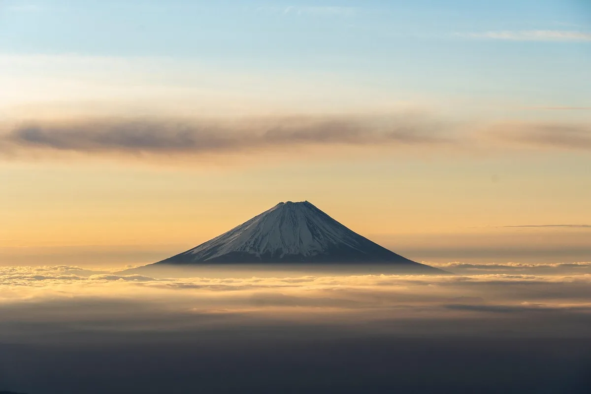 Téléphérique de l'Etna en journée avec paysage volcanique